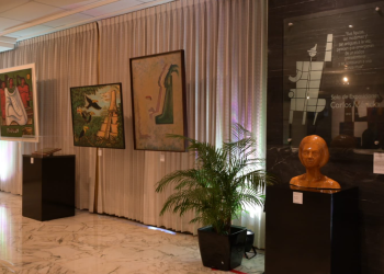 Vista la exposición artística “Exponentes de la plástica guatemalteca del Centro Cívico”