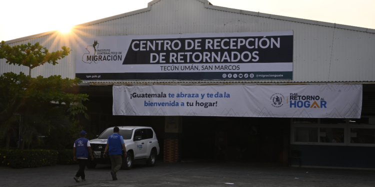 Primera dama y secretaria de SOSEP visitan Centro de Recepción de Retornados. /Foto: Gobierno de Guatemala.