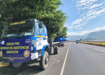12 grúas estarán operando en las principales rutas del país, durante Semana Santa. / Foto: PNC