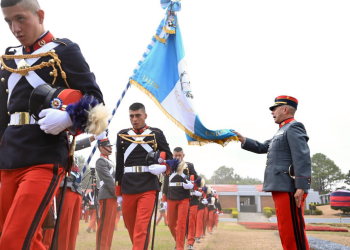 Condecoran a 38 cadetes con el Espadín. /Foto: Ejército de Guatemala.