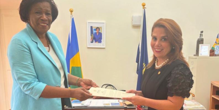 Embajadora de Guatemala presenta cartas credenciales ante el Gobierno de San Vicente y las Granadinas