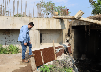 Como parte del Plan Conecta, el viceministro de Infraestructura supervisa obras inconclusas. /Foto: CIV.