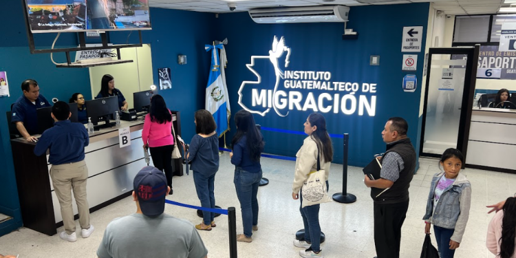 Desde el 1 de enero hasta el 5 de abril del presente año, el Instituto ha entregado 77 mil 905 nuevas cartillas de pasaportes. / Foto: IGM