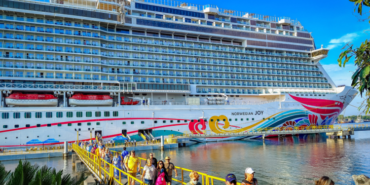 Crucero Norwegian Joy atraca en Puerto Quetzal./Foto: Inguat.