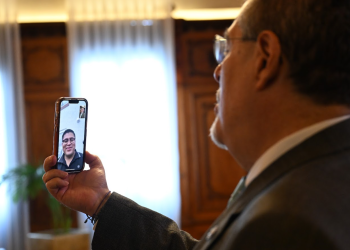 Presidente felicita a nuevo beneficiario del Programa Mi Primera Casa