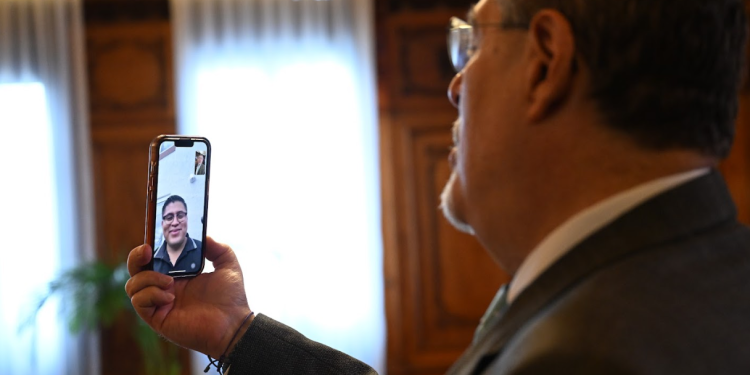 Presidente felicita a nuevo beneficiario del Programa Mi Primera Casa