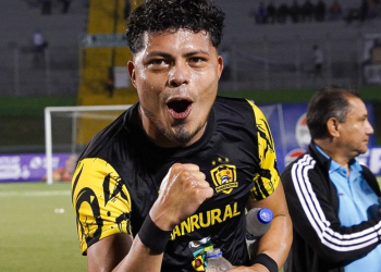 Guastatoya remonta y acerca a Achuapa al descenso