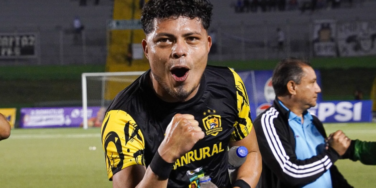 Guastatoya remonta y acerca a Achuapa al descenso