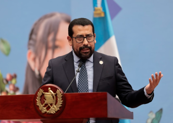 Mineduc mantiene mesas de negociación con el STEG. (Foto: Noé Pérez)