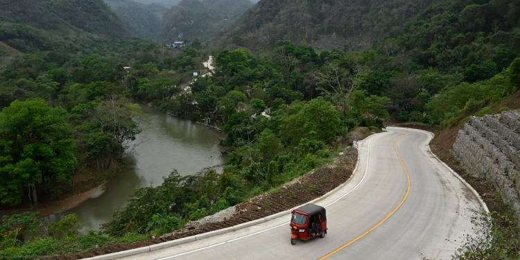 Gobierno impulsa infraestructura vial para apoyar el turismo en Guatemala