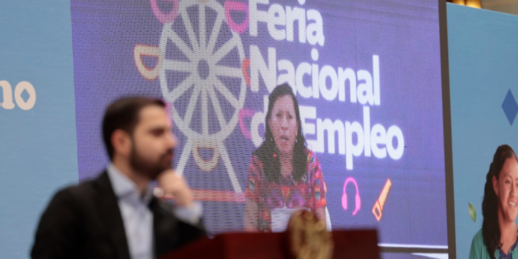 Ministra de Trabajo comparte los números de la Feria Nacional de Empleo. /Foto: Alex Jacinto.