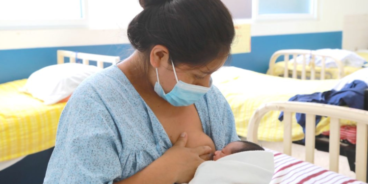 Incap promueve la lactancia materna sobre las fórmulas comerciales infantiles./Foto: AGN.