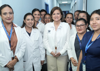 La vicepresidenta supervisó el Hospital Regional de Escuintla. (Foto: Vicepresidencia)