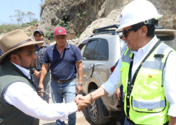 El ministro del CIV supervisó caminos terciarios en Huehuetenango. (Foto: CIV)