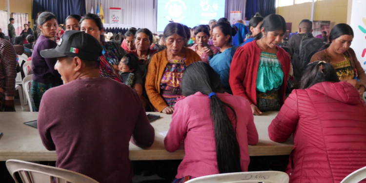 Entregan Bono Social a familias de Totonicapán, Quiche y Sololá. (Foto: Mides)