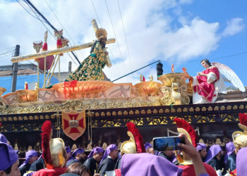 Jesús Nazarenos de los Milagros recorre el Centro Histórico. (Foto: Isaac Ramírez)