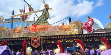 Jesús Nazarenos de los Milagros recorre el Centro Histórico. (Foto: Isaac Ramírez)