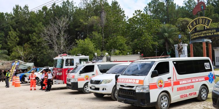 Mantienen coordinación en el puesto de control del Sinaprese en Poptún, Petén