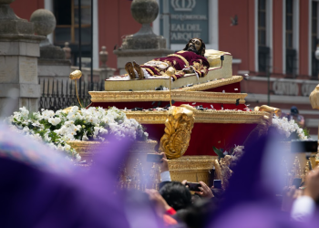 Semana Santa 2025: Cuando la esperanza pesa tanto como una cruz