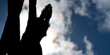 Semana Santa 2025: Cuando la esperanza pesa tanto como una cruz