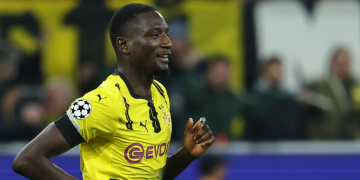 Quién es Serhou Guirassy, el delantero que le marcó tres goles al Barcelona en Champions