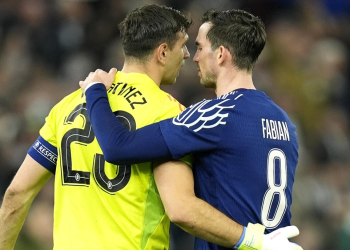 El Aston Villa del ‘Dibu’ Martínez roza el milagro ante el PSG