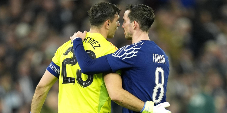 El Aston Villa del ‘Dibu’ Martínez roza el milagro ante el PSG