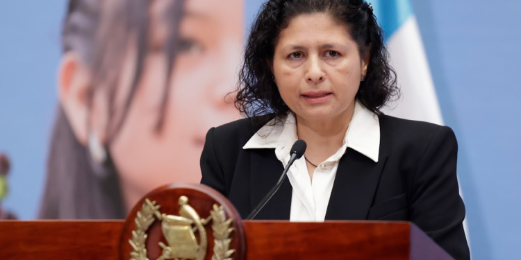 La directora del Hospital San Juan de Dios informó sobre la situación actual con el tomógrafo. (Foto: Daniel Ordóñez)