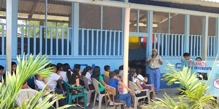 El Programa de Salud Escolar trabaja la prevención del dengue. (Foto: MSPAS)