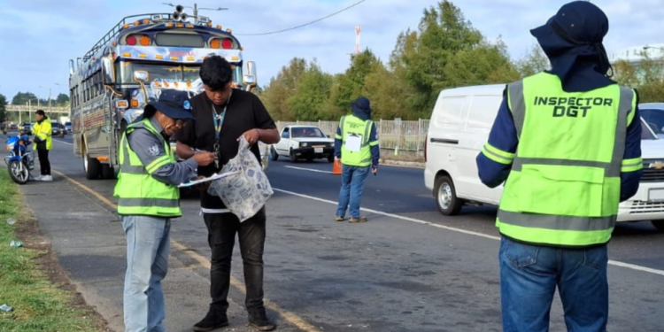 DGT y Provial desarrollan operativo para garantizar la seguridad de los pasajeros./Foto: DGT.