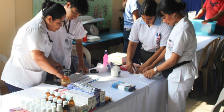 Por segundo día consecutivo se realiza la jornada móvil de servicios integrados en Izabal