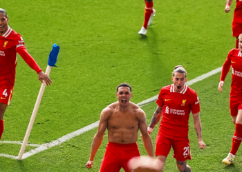 El Liverpool acaricia la Premier, tras pinchón del Arsenal