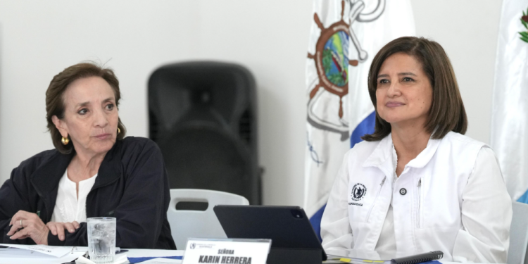La vicepresidenta supervisó las acciones de seguridad alimentaria y nutricional en Izabal. (Foto: vicepresidencia)