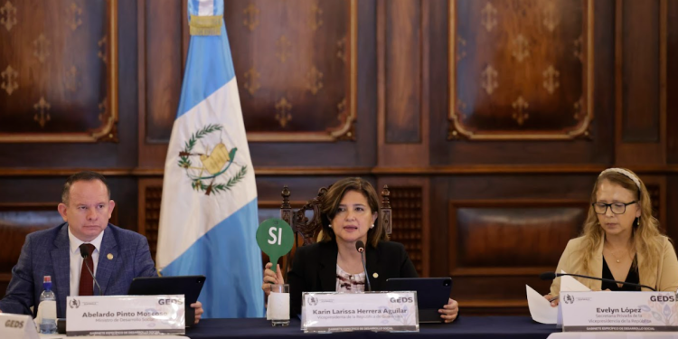 La Vicepresidenta lideró el Gabinete Específico de Desarrollo Social, en el que se abordó la política a favor de la juventud. (Foto: Daniel Ordoñez)