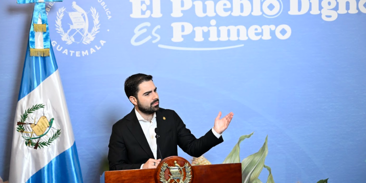 Secretario de Comunicación Social de la Presidencia compartió el respaldo del Gobierno de Guatemala al viceministro Luis Pacheco. (Foto: Byron de la Cruz)