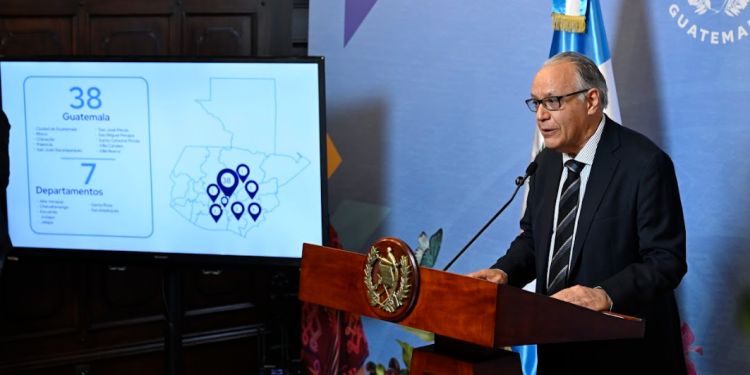 Presidente del CHN compartió avances del Programa Mi Primera Casa. (Foto: Byron de la Cruz)