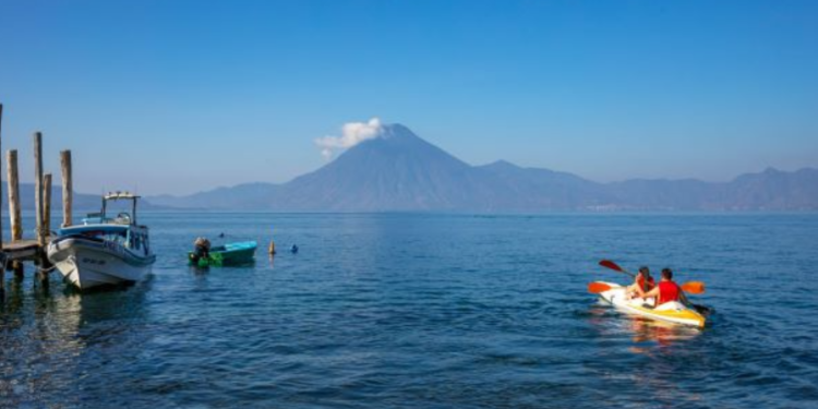 Al lago queda estrictamente prohibida la introducción de especies foráneas, como es el caso de la tilapia. / Foto: Archivo
