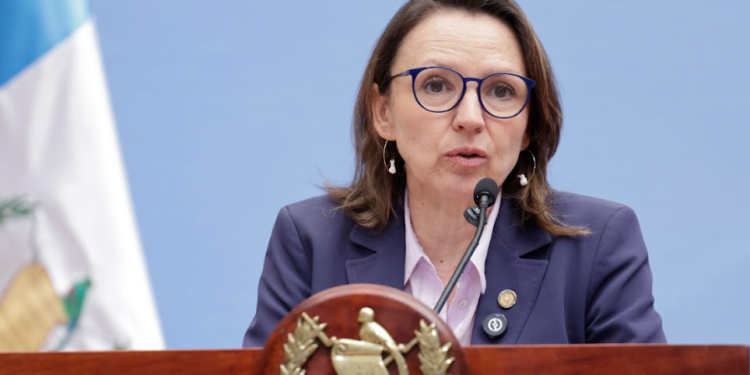 Ministra de Ambiente y Recursos Naturales refrenda su compromiso en otorgar licencias ambientales de forma transparente. (Foto: Daniel Ordoñez)