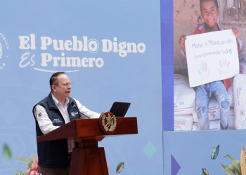 Mano a Mano interviene en casas con piso de tierra./Foto: Daniel Ordóñez.