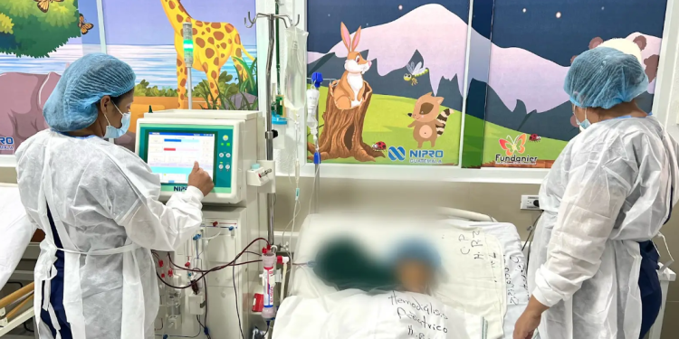 Realizan primera hemodiálisis pediátrica en Zacapa. (Foto: MSPAS)