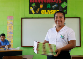 Mineduc distribuyó libros del nivel primario en ocho idiomas mayas