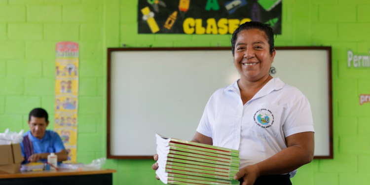 Mineduc distribuyó libros del nivel primario en ocho idiomas mayas