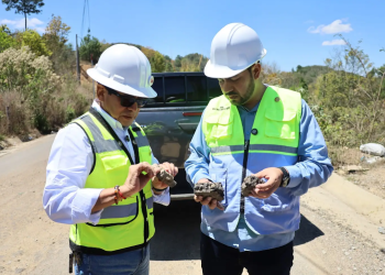 Autoridades del CIV evalúan obra inconclusa en San Pedro Ayampuc./Foto: CIV.