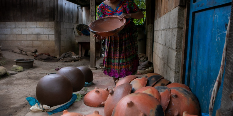 ALMG compartió los nombres de utensilios mayas en idioma "chuj". (Foto: Álvaro Interiano)