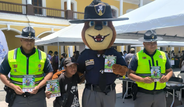 Provial instruye en educación vial a población huehueteca./Foto: Provial.