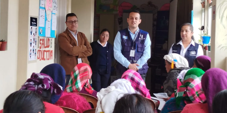 Mano a Mano fortalece servicios de salud en reunión con comadronas. /Foto: MSPAS.