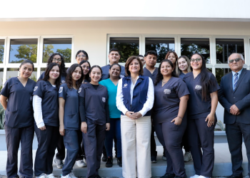 La vicepresidenta Karin Herrera participó en un conversatorio con estudiantes universitarios de Jutiapa. (Foto: Álex Jacinto)