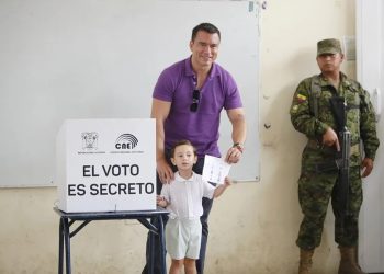 Presidente felicita al pueblo ecuatoriano y extiende felicidades al presidente Daniel Noboa