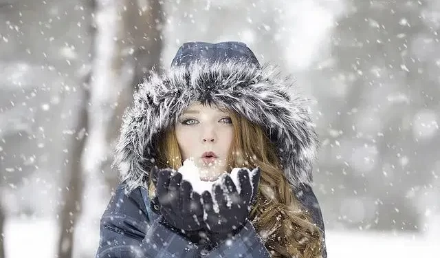 Estudio revela relación entre concepción en meses más fríos y consumo energético, / Foto: Qué es.