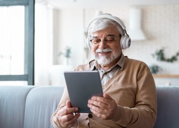 Estudio revela relación entre uso de tecnología y habilidades cognitivas en adultos mayores. / Foto: Situ.